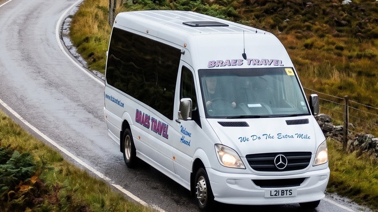 Mercedes minibus, 16 seats